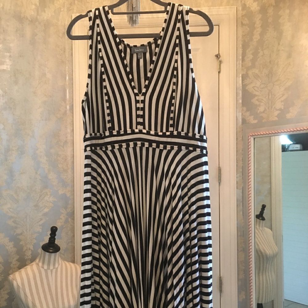 Neiman Marcus Black & White Striped Fit & Flare Dress – Size M